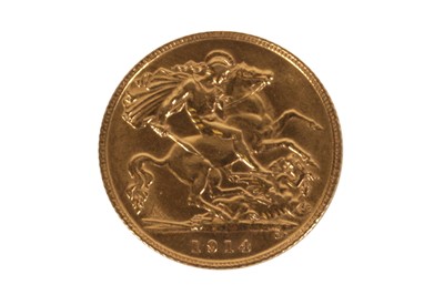 Lot 62 - A GEORGE V 1914 GOLD HALF SOVEREIGN COIN