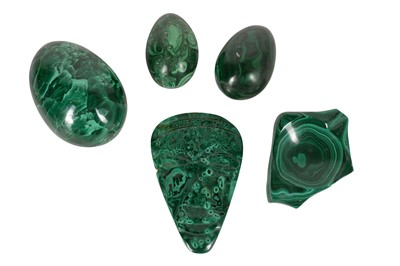 Lot 137 - A COLLECTION OF MALACHITE ITEMS