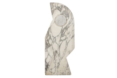 Lot 210 - A VEINED WHITE MARBLE ABSTRACT SCULPTURE