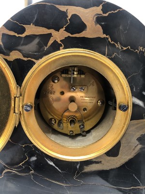 Lot 79 - A TIFFANY AND CO. BROWN MARBLE AND GILT METAL MANTEL CLOCK