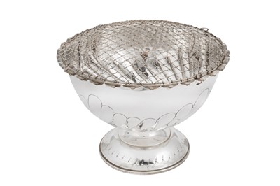 Lot 582 - A Victorian sterling silver rose bowl, London 1900 by Mappin and Webb