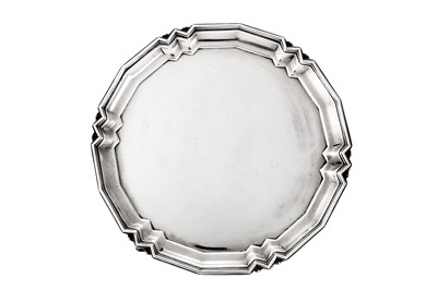 Lot 569 - An Edward VIII Art Deco sterling silver salver, Sheffield 1936 by Mappin and Webb