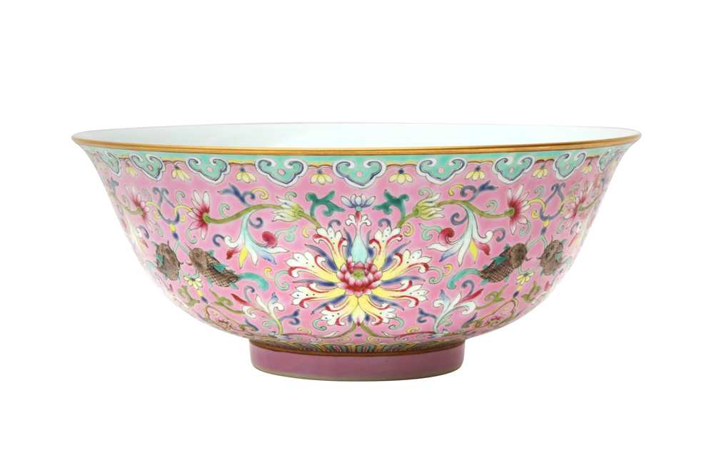Lot 131 - A CHINESE PINK-GROUND FAMILLE-ROSE 'LOTUS AND FISH' BOWL