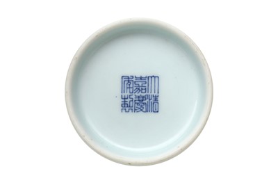 Lot 51 - A CHINESE BLUE AND WHITE 'DRAGON' BOWL