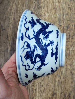 Lot 51 - A CHINESE BLUE AND WHITE 'DRAGON' BOWL