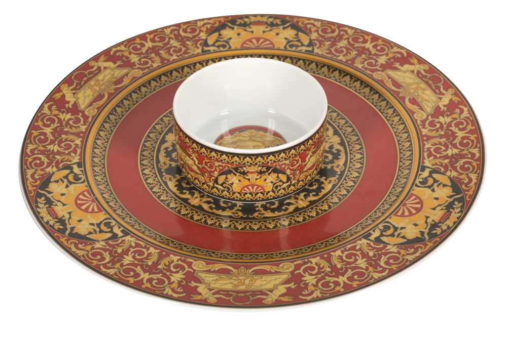 Lot 92 - A LARGE ROSENTHAL VERSACE MEDUSA PATTERN PORCELAIN DISH