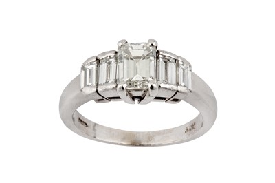 Lot 12 - A five-stone diamond ring