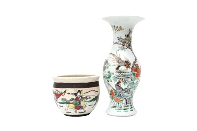 Lot 506 - A CHINESE FAMILLE-VERTE VASE AND A SMALL JARDINIÈRE