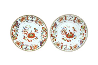 Lot 194 - A PAIR OF CHINESE FAMILLE-ROSE 'POMPADOUR' DISHES