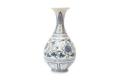 Lot 239 - A CHINESE BLUE AND WHITE 'MELONS' VASE, YUHUCHUNPING