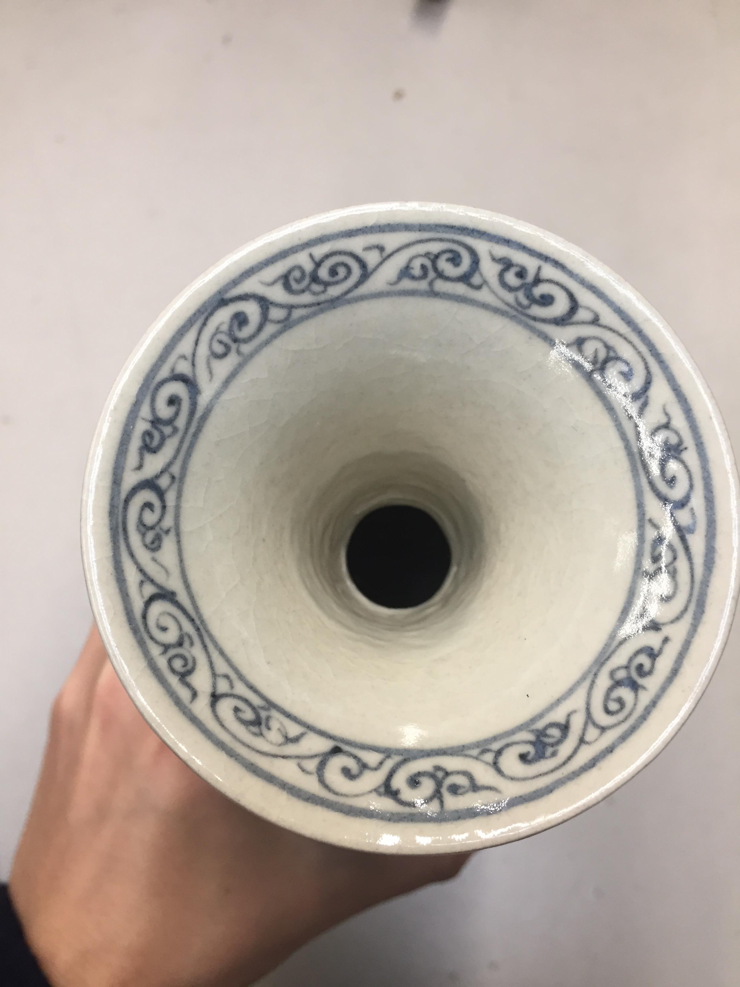 Lot 239 A CHINESE BLUE AND WHITE 'MELONS' VASE,