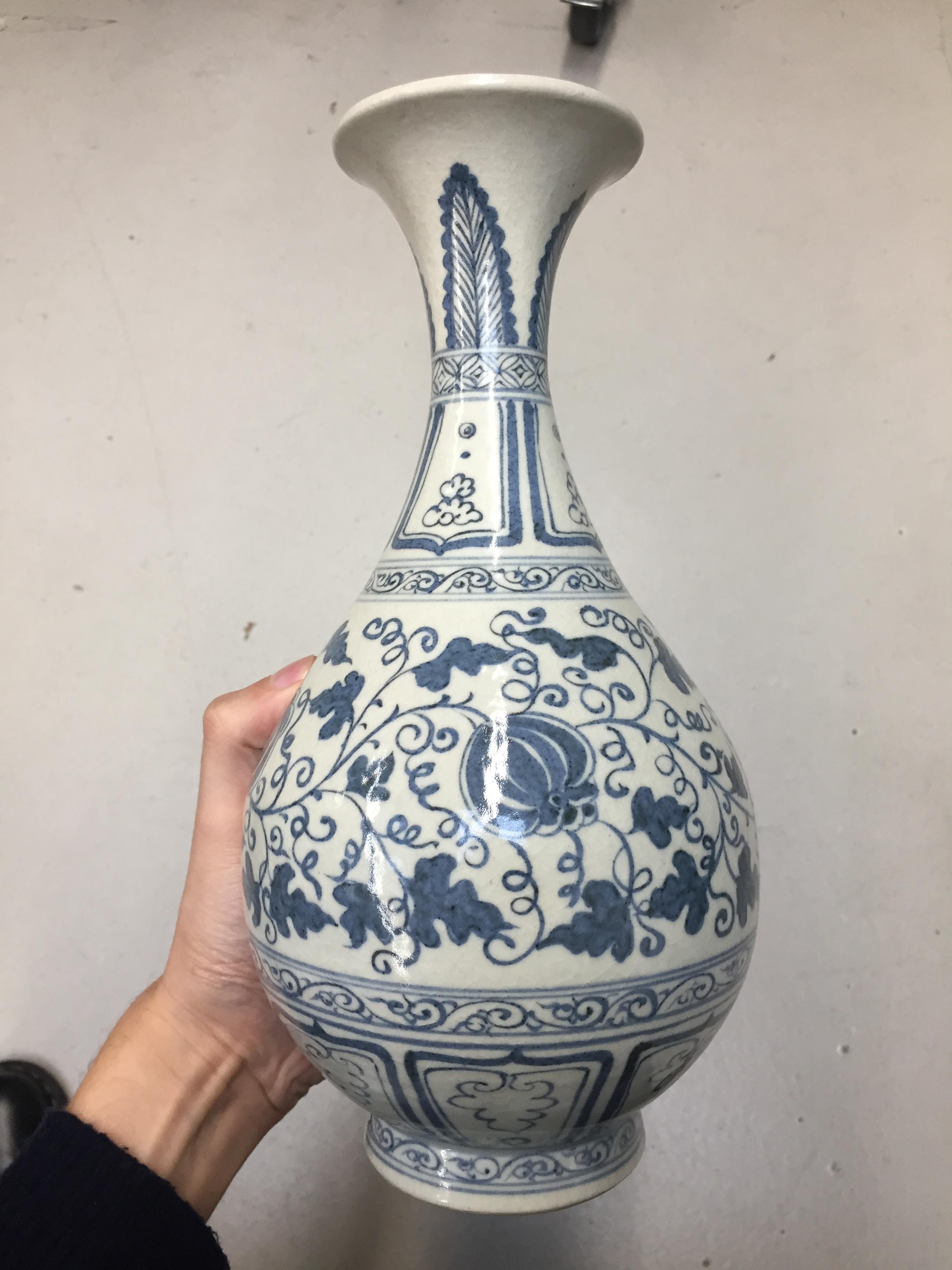 Lot 239 A CHINESE BLUE AND WHITE 'MELONS' VASE,