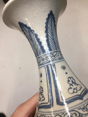 Lot 239 - A CHINESE BLUE AND WHITE 'MELONS' VASE, YUHUCHUNPING