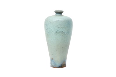 Lot 895 - A CHINESE JUN-TYPE VASE, MEIPING