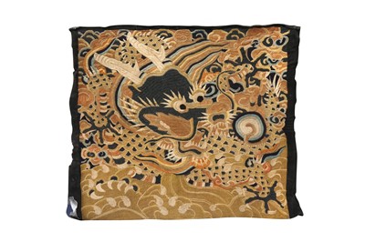Lot 353 - A CHINESE EMBROIDERED SILK 'DRAGON' PANEL