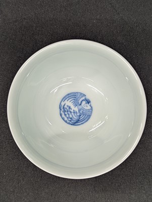 Lot 549 - A CHINESE BLUE AND WHITE 'PHOENIX' CUP