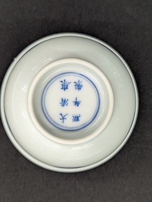 Lot 549 - A CHINESE BLUE AND WHITE 'PHOENIX' CUP