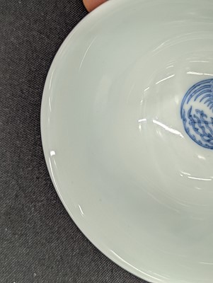 Lot 549 - A CHINESE BLUE AND WHITE 'PHOENIX' CUP