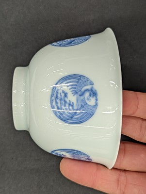 Lot 549 - A CHINESE BLUE AND WHITE 'PHOENIX' CUP