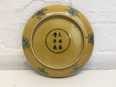 Lot 552 - A CHINESE YELLOW-GROUND 'DRAGON' DISH