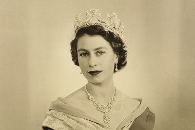 Lot 210 - Elizabeth II, Queen of the United Kingdom