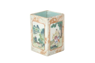 Lot 917 - A CHINESE FAMILLE-ROSE SQUARE-SECTION BRUSH POT, BITONG