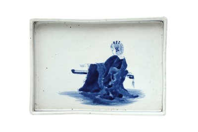 Lot 505 - A CHINESE BLUE AND WHITE RECTANGULAR 'MUSICIAN' TRAY