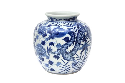 Lot 170 - A CHINESE BLUE AND WHITE 'DRAGONS' JAR