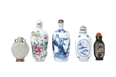 Lot 447 - A GROUP OF FIVE CHINESE SNUFF BOTTLES