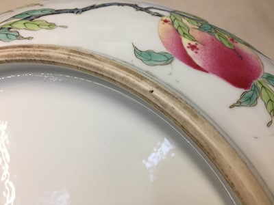 Lot 139 - A CHINESE FAMILLE-ROSE 'PEACHES' DISH