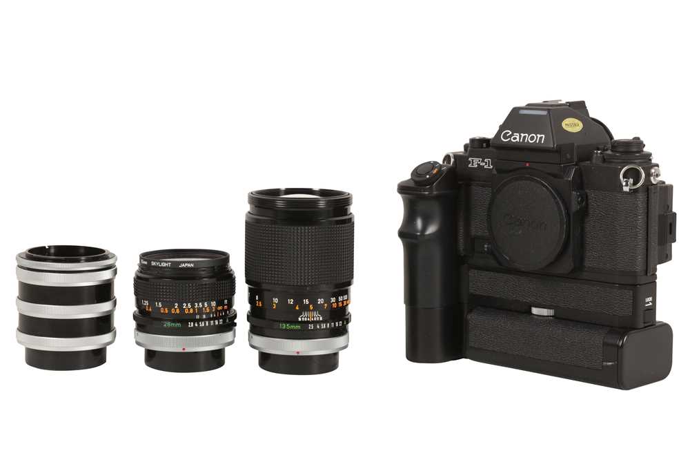 Lot 454 A Canon F1 N SLR Outfit