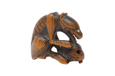Lot 613 - A JAPANESE WOOD NETSUKE OF A WOLF