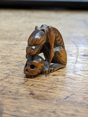 Lot 613 - A JAPANESE WOOD NETSUKE OF A WOLF