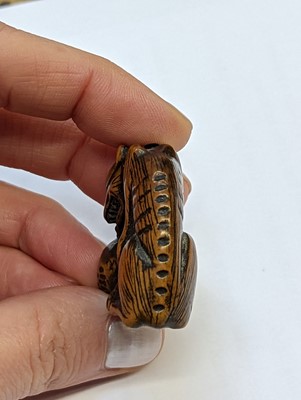 Lot 613 - A JAPANESE WOOD NETSUKE OF A WOLF