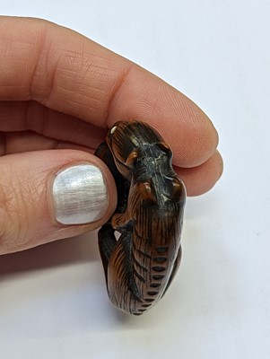 Lot 613 - A JAPANESE WOOD NETSUKE OF A WOLF