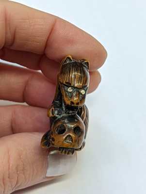 Lot 613 - A JAPANESE WOOD NETSUKE OF A WOLF