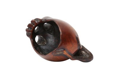 Lot 612 - A JAPANESE WOOD NETSUKE OF A SKULL