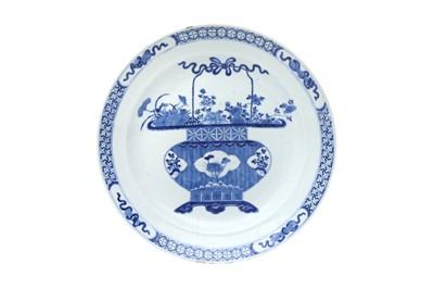 Lot 166 - A CHINESE BLUE AND WHITE 'FLOWER BASKET' DISH