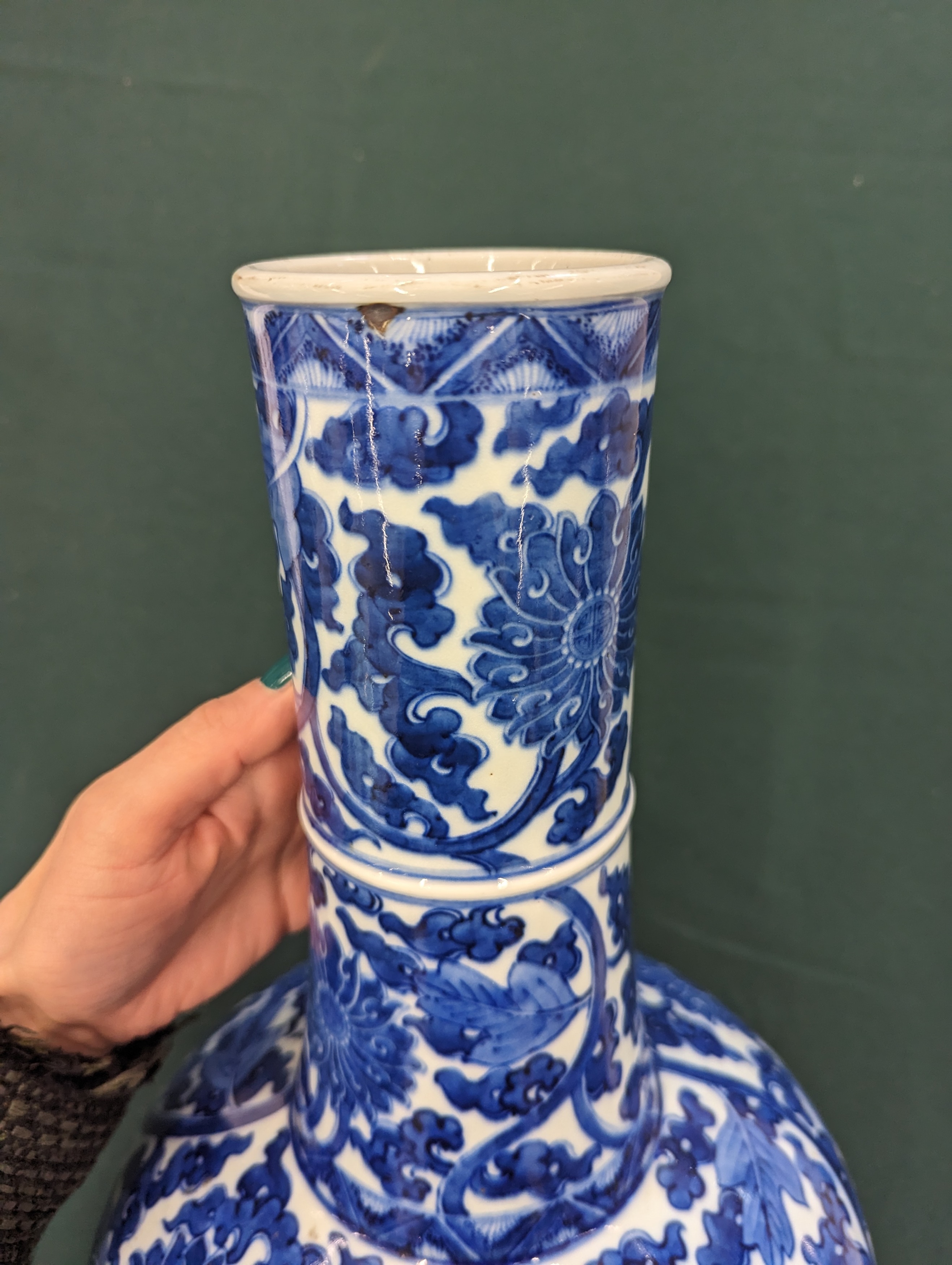 Lot 911 - A CHINESE BLUE AND WHITE 'LOTUS SCROLL' VASE