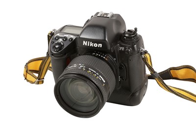Lot 33 - A Nikon F5 SLR Camera