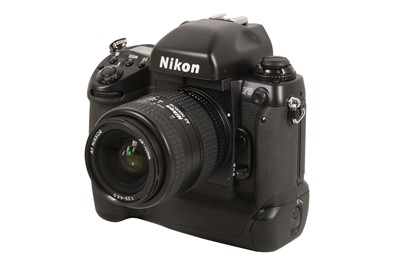 Lot 31 - A Nikon F5 SLR Camera