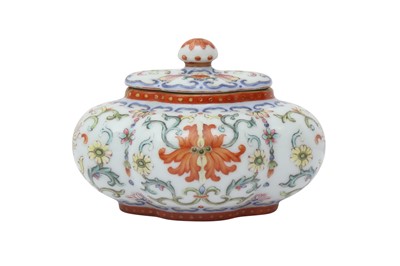 Lot 135 - A CHINESE FAMILLE-ROSE LOBED WATER POT AND COVER