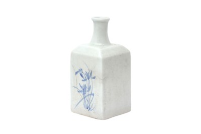 Lot 580 - A KOREAN BLUE AND WHITE SQUARE BOTTLE