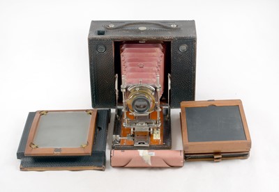 Lot 11 - A Kodak Cartridge Brownie for Roll Film & Plates.