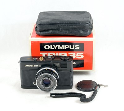 Lot 162 - A Boxed Black Olympus Trip 35 Compact Camera.