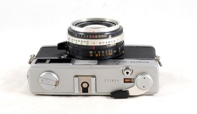 Lot 48 - A Good Olympus 35SP Compact Rangefinder Camera.