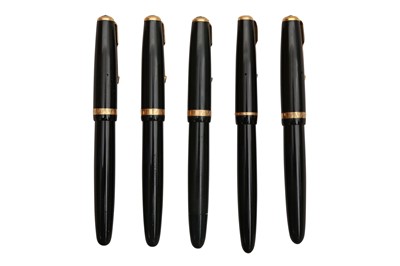Lot 767 - A GROUP OF FIVE BLACK PARKER DUOLFOLD FOUNTAIN PENS