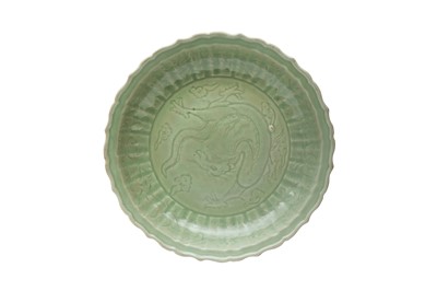 Lot 42 - A LARGE CHINESE LONGQUAN CELADON 'DRAGON' CHARGER