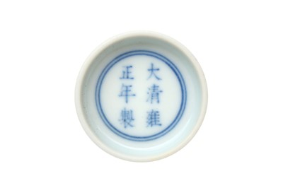 Lot 105 - A PAIR OF CHINESE FAMILLE-ROSE 'POPPIES' BOWLS