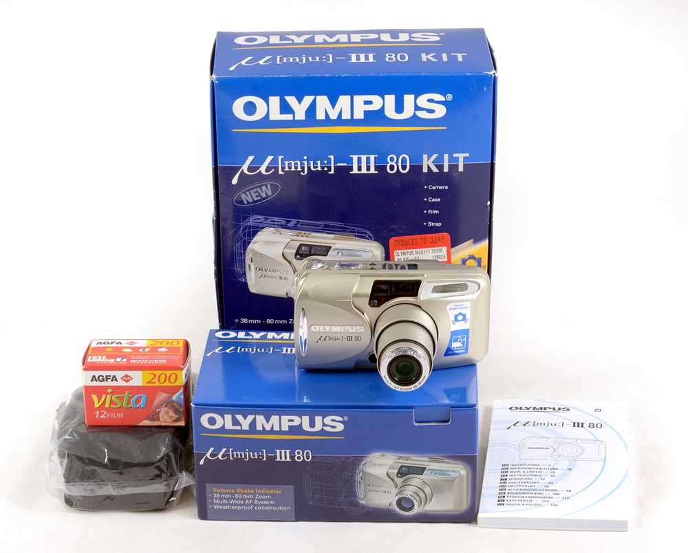 Lot 75 An Olympus Mju III Zoom 80 Kit.